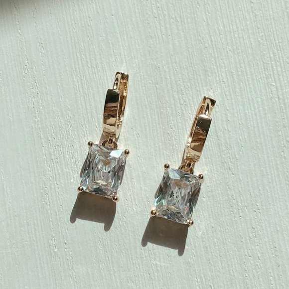 Lorraine Earrings - Picture 1 of 2